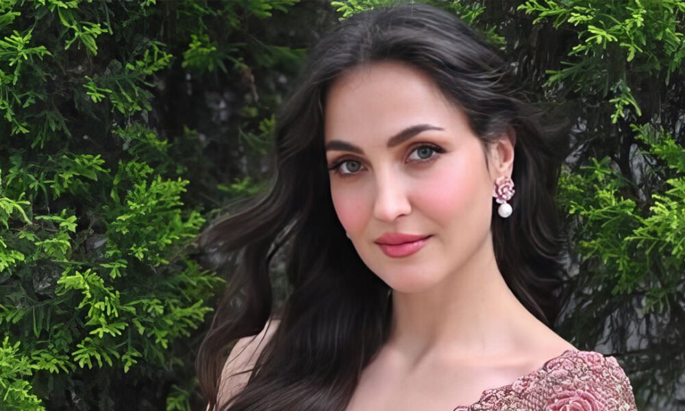 Elli AvrRam Stuns in a Desi Look: Bollywood Diva Sets Instagram on Fire with Her Charm! Elli AvrRam Stuns in a Desi Look