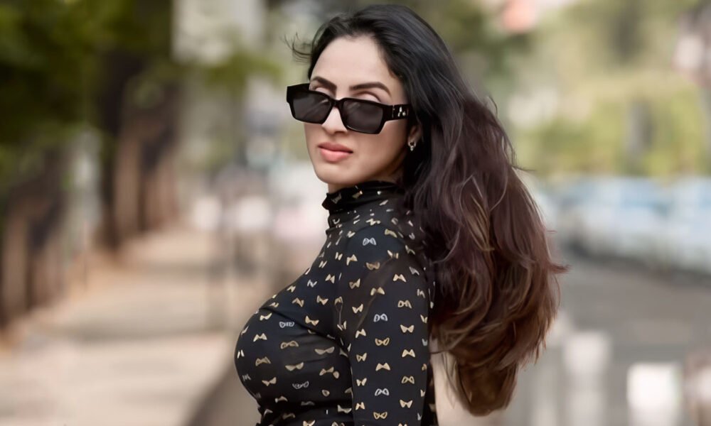 Priyanka Kholgade stuns with South Indian charm & chic sophistication, captivating fans in her 'Bekabu Reel'!